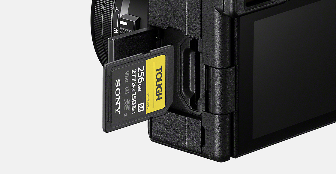 Kuva korttipaikasta, jossa on SD-muistikortti